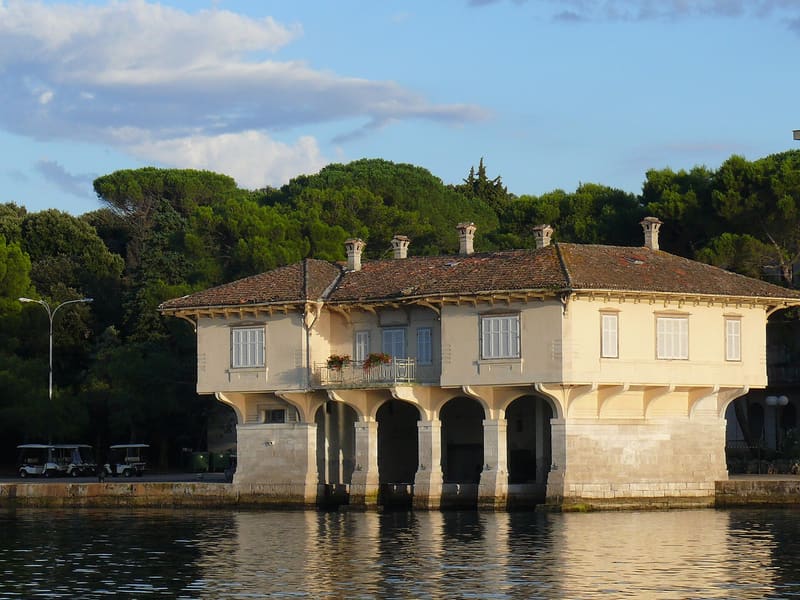 Fažana (Brijuni), Pula