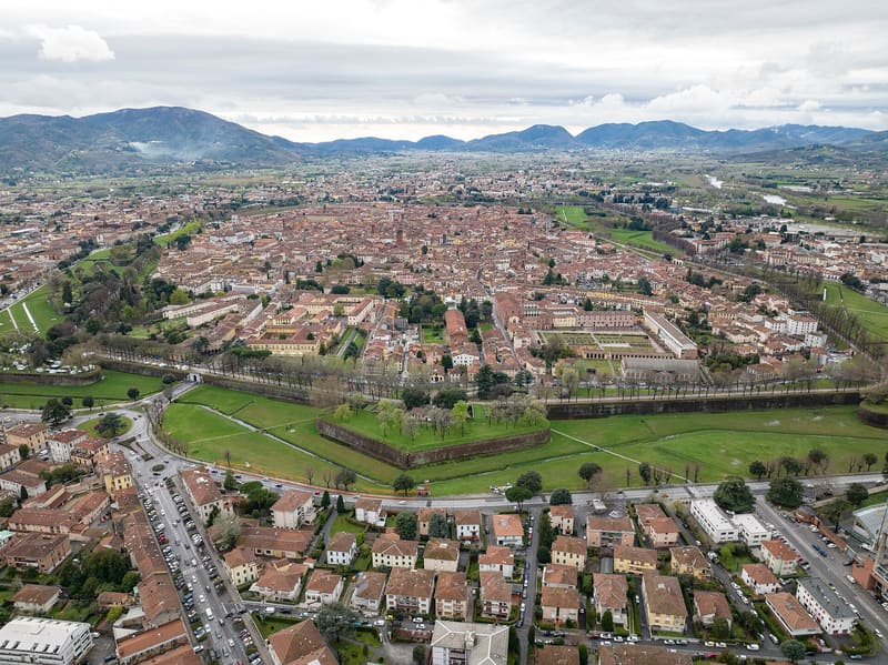Lucca, Pisa